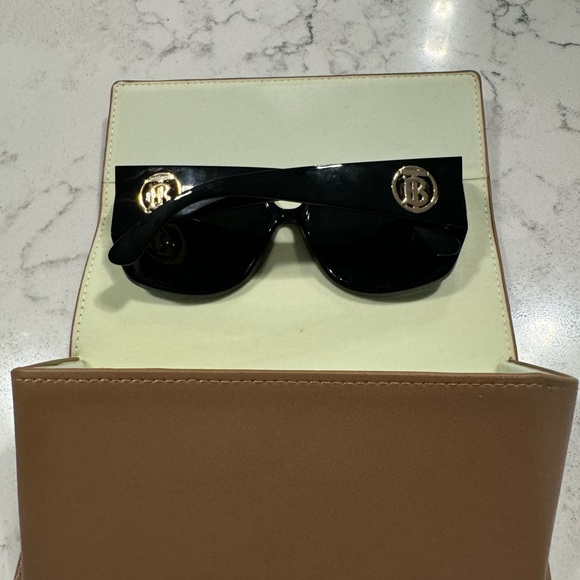 Burberry Elegant Black Sunglasses - Picture 2 of 5